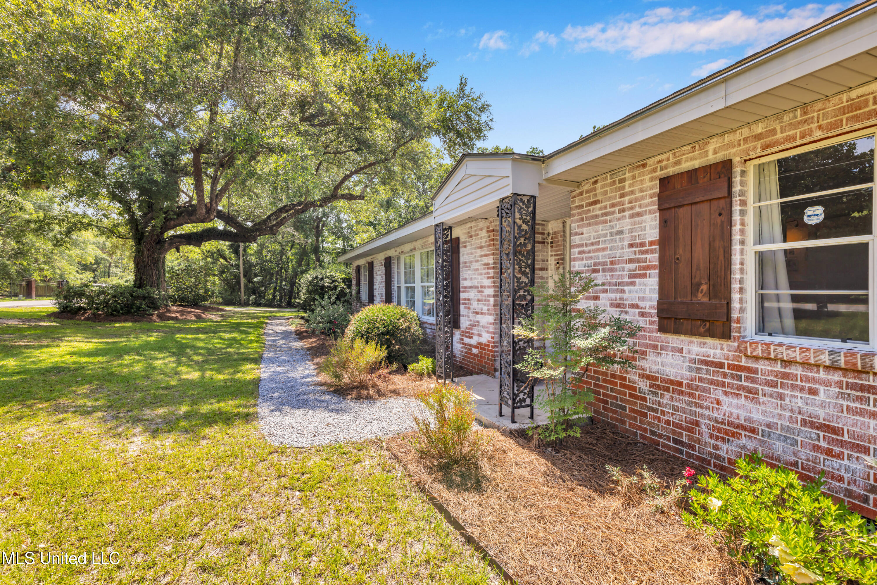 600 Graveline Road Gautier, MS 39553 - Photo 8 of 32 600GravelineRd-8