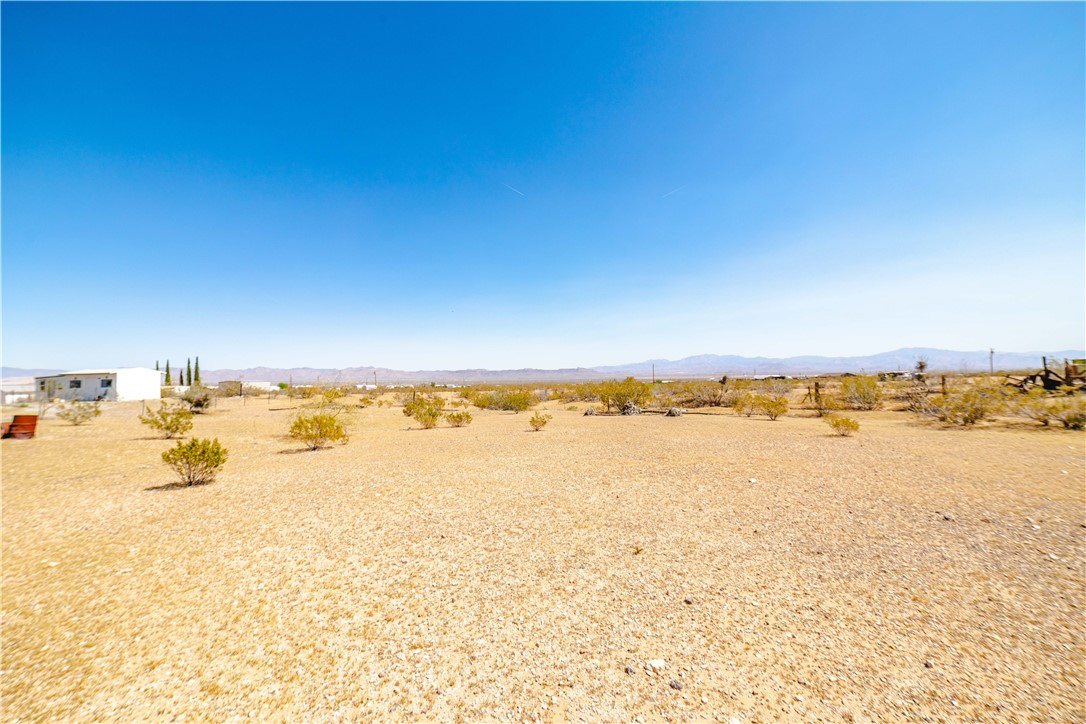 2304 South Estrella Road Golden Valley, AZ 86413 - Photo 15 of 46 Yard