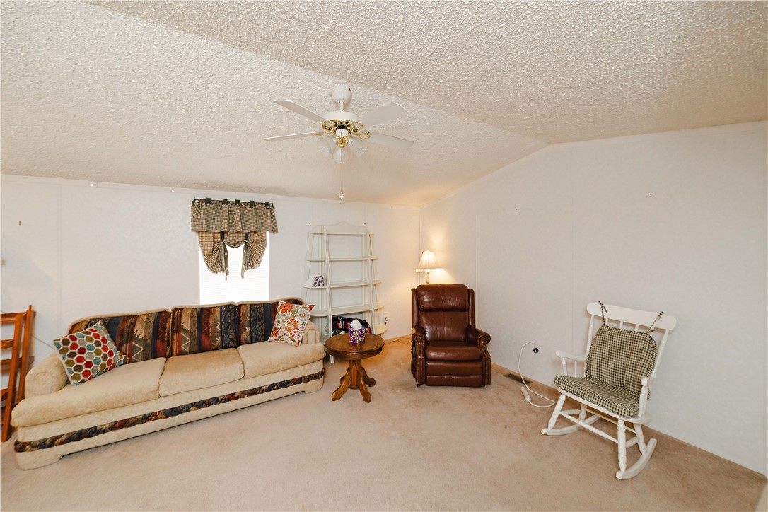2304 South Estrella Road Golden Valley, AZ 86413 - Photo 33 of 46 Living Room