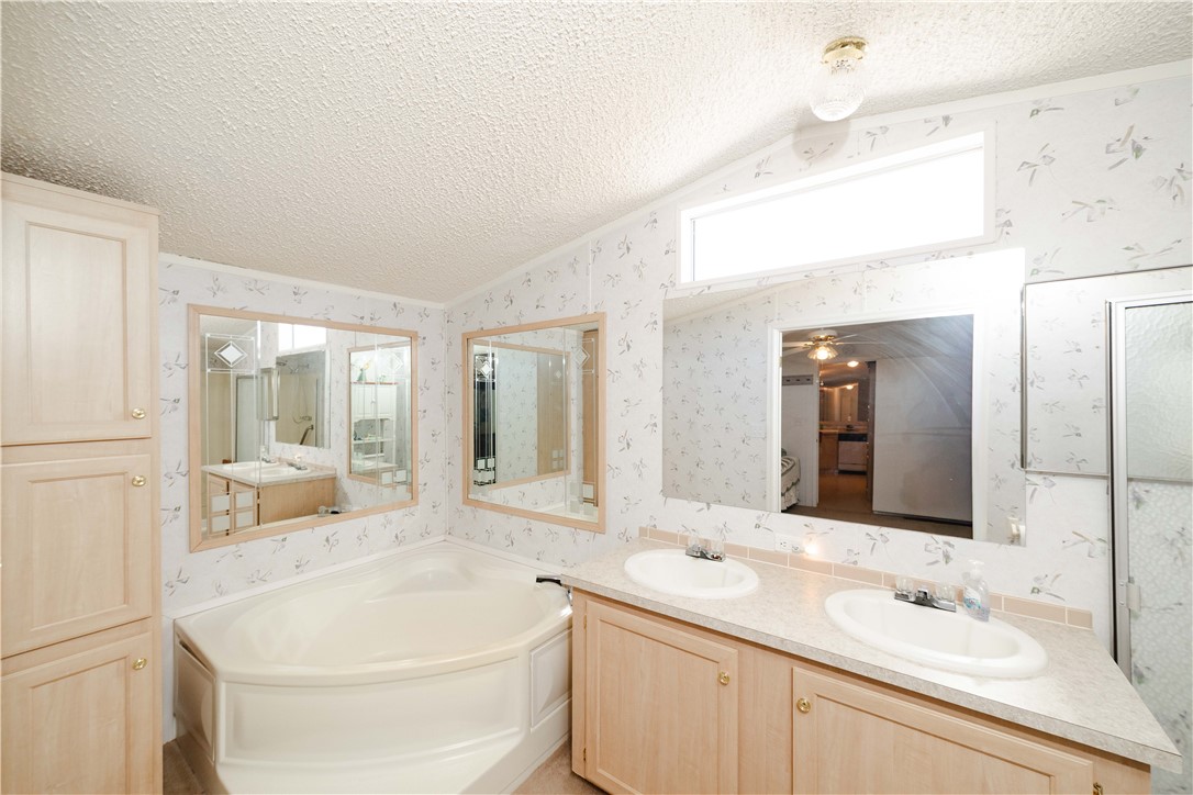 2304 South Estrella Road Golden Valley, AZ 86413 - Photo 38 of 46 Bathroom