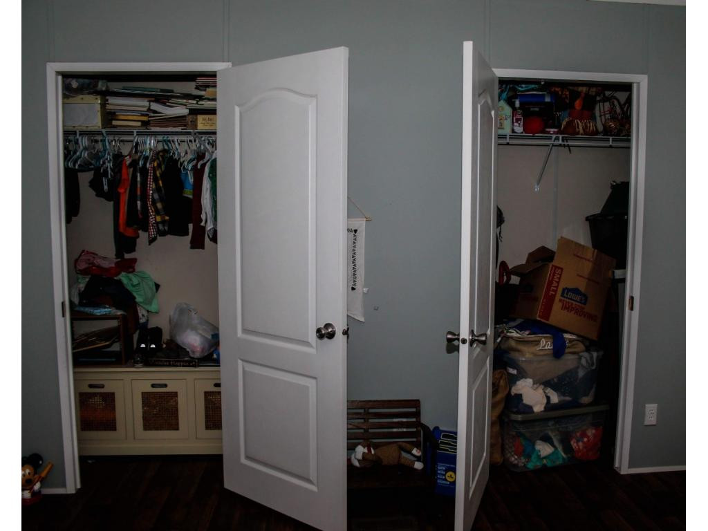 687 Willow Springs Road Elizabethton, TN 37643 - Photo 14 of 20 Second bdrms closets