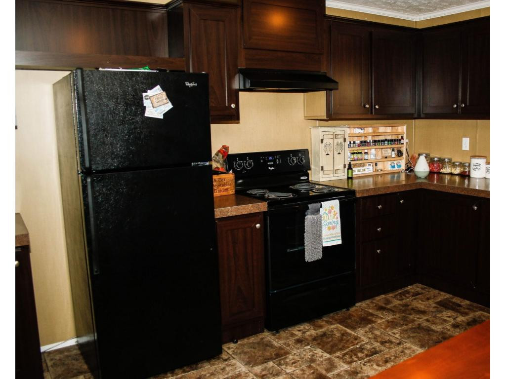 687 Willow Springs Road Elizabethton, TN 37643 - Photo 5 of 20 Second view of kitchen