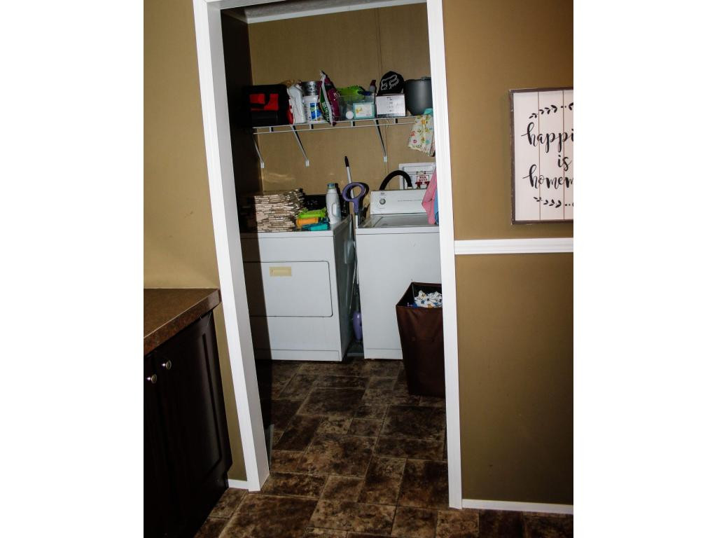 687 Willow Springs Road Elizabethton, TN 37643 - Photo 7 of 20 Laundry area
