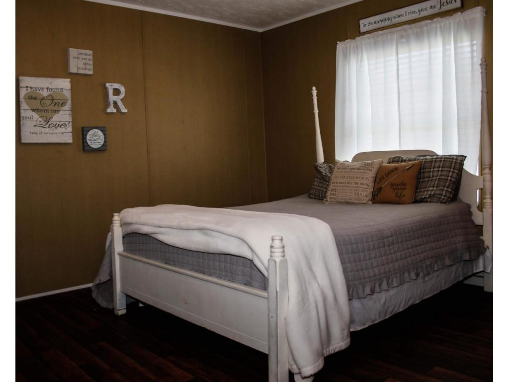 687 Willow Springs Road Elizabethton, TN 37643 - Photo 8 of 20 Master bedroom