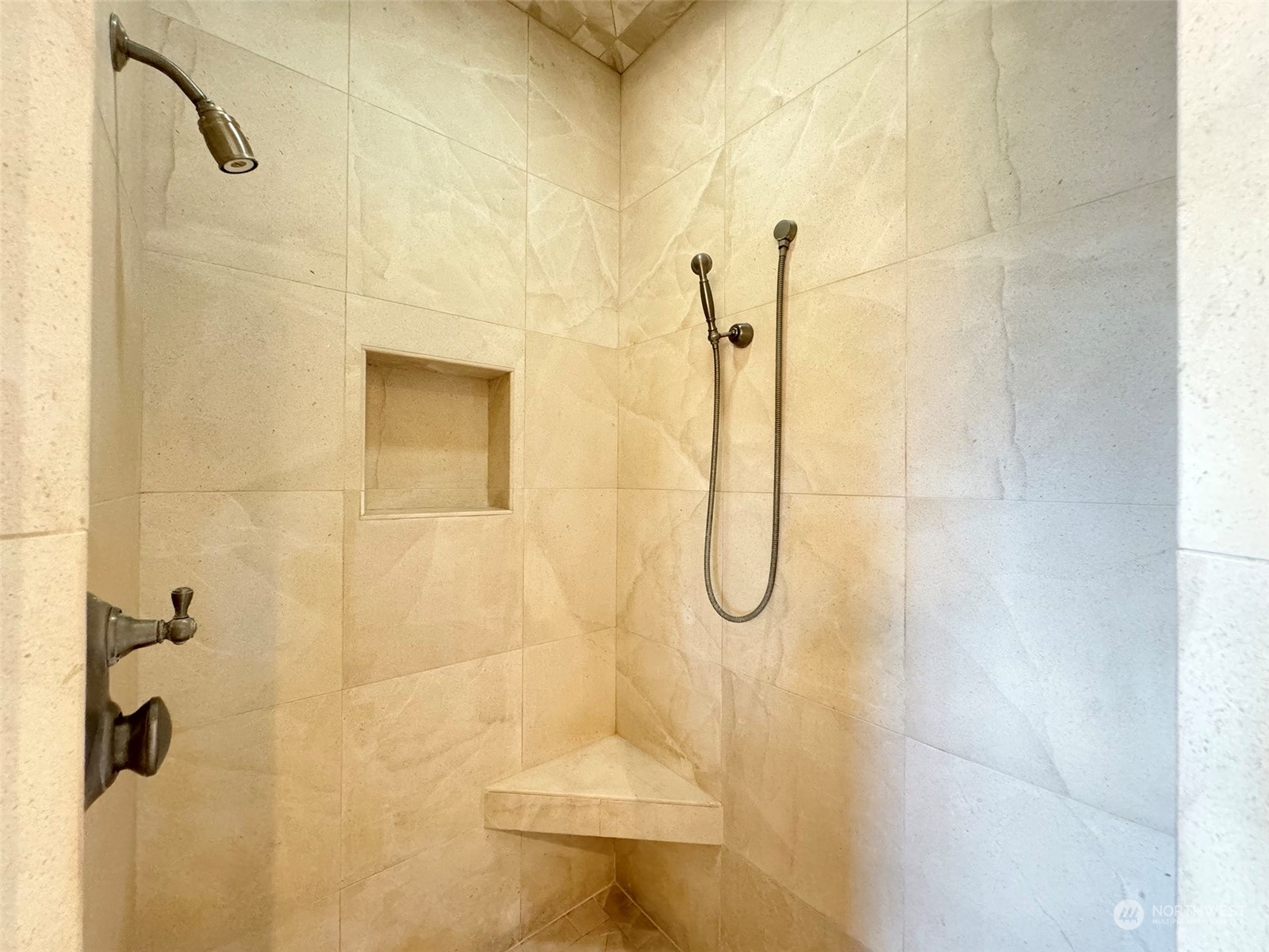 31 Fergy Lane Sequim, WA 98382 - Photo 19 of 40 a bathroom that has a shower
