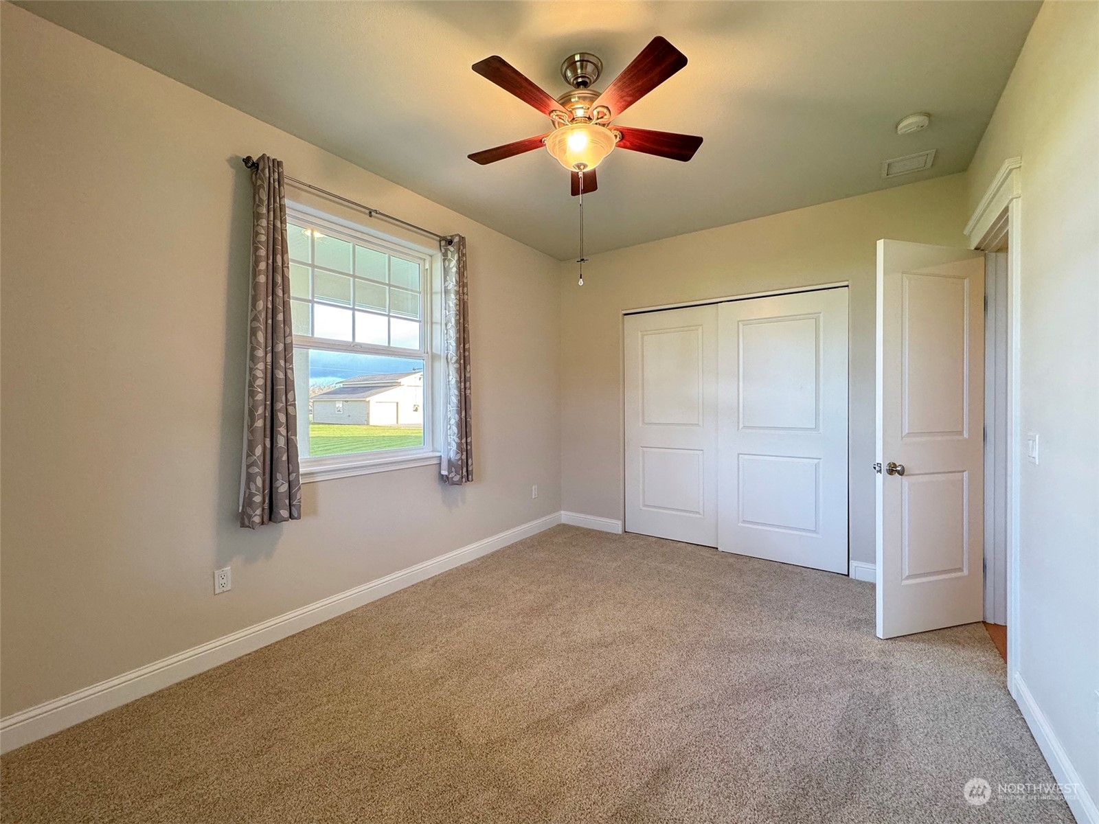 31 Fergy Lane Sequim, WA 98382 - Photo 26 of 40 an empty room with ceiling fan and window