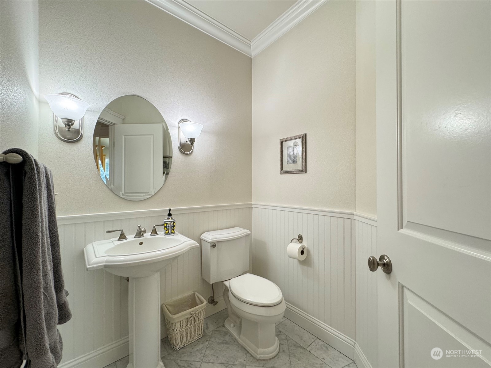 31 Fergy Lane Sequim, WA 98382 - Photo 29 of 40 a bathroom with a toilet sink and mirror