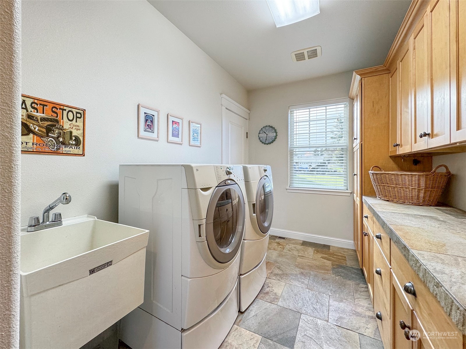 31 Fergy Lane Sequim, WA 98382 - Photo 30 of 40 a utility room with dryer and washer