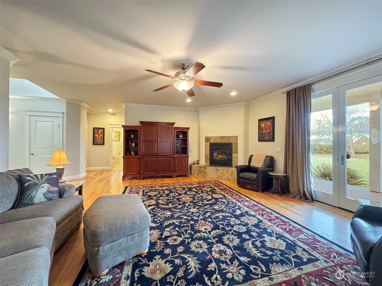 31 Fergy Lane Sequim, WA 98382 - Photo 8 of 40 a living room with furniture and a rug