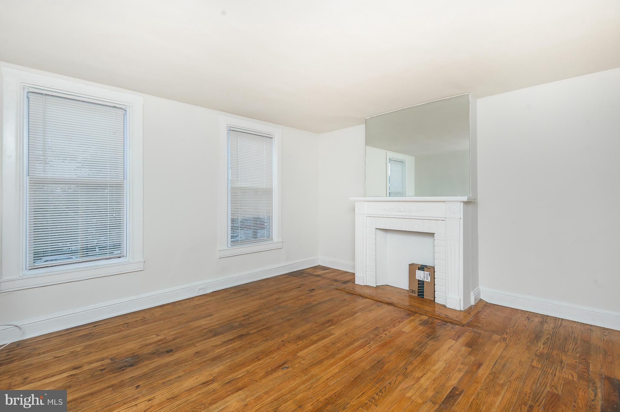 3531 Falls Road Baltimore, MD 21211 - Photo 11 of 29 Living Room