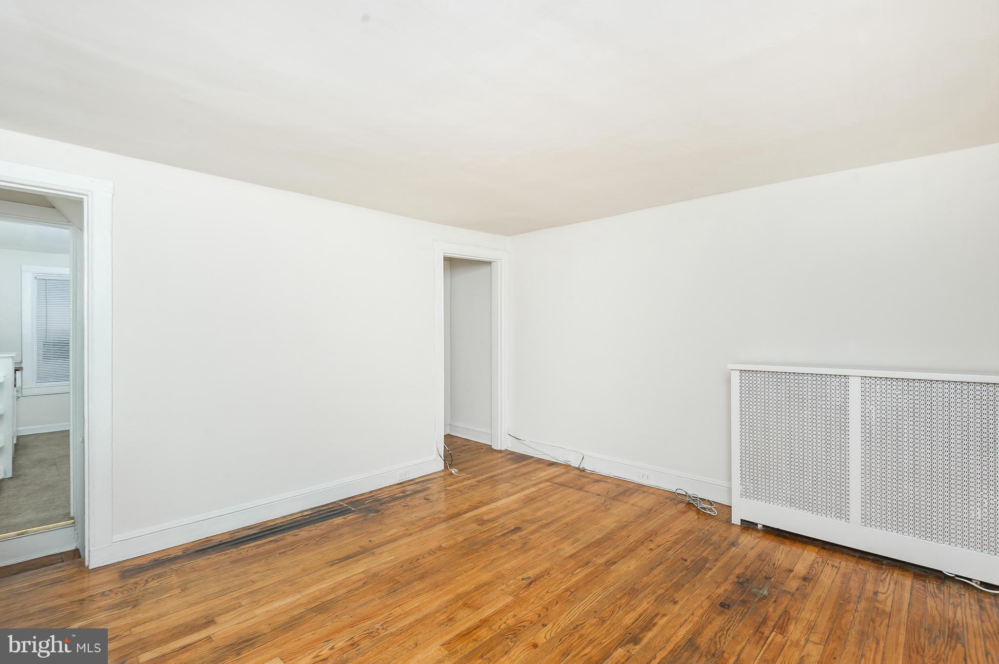 3531 Falls Road Baltimore, MD 21211 - Photo 14 of 29 Living Room