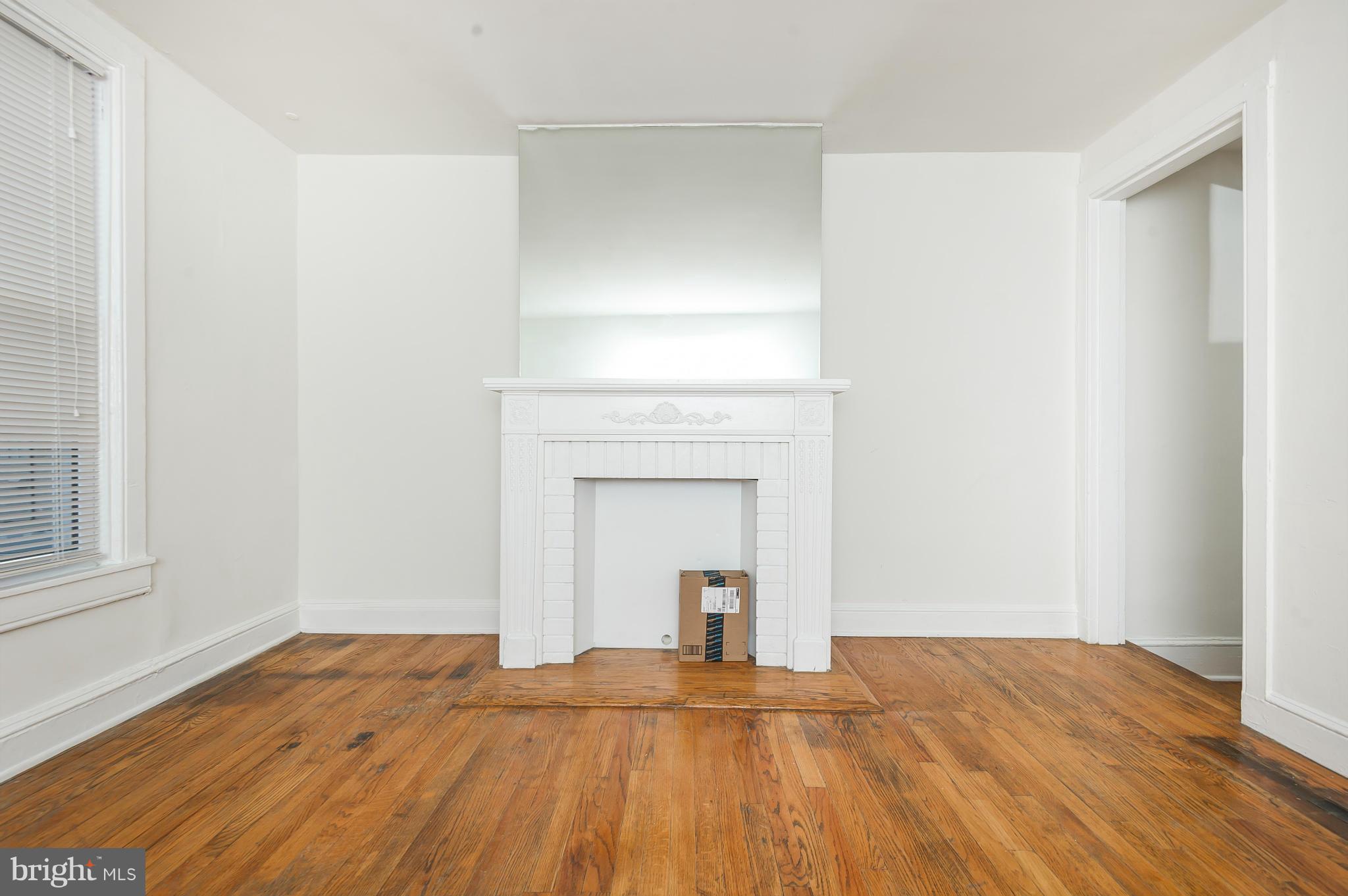 3531 Falls Road Baltimore, MD 21211 - Photo 15 of 29 Living Room