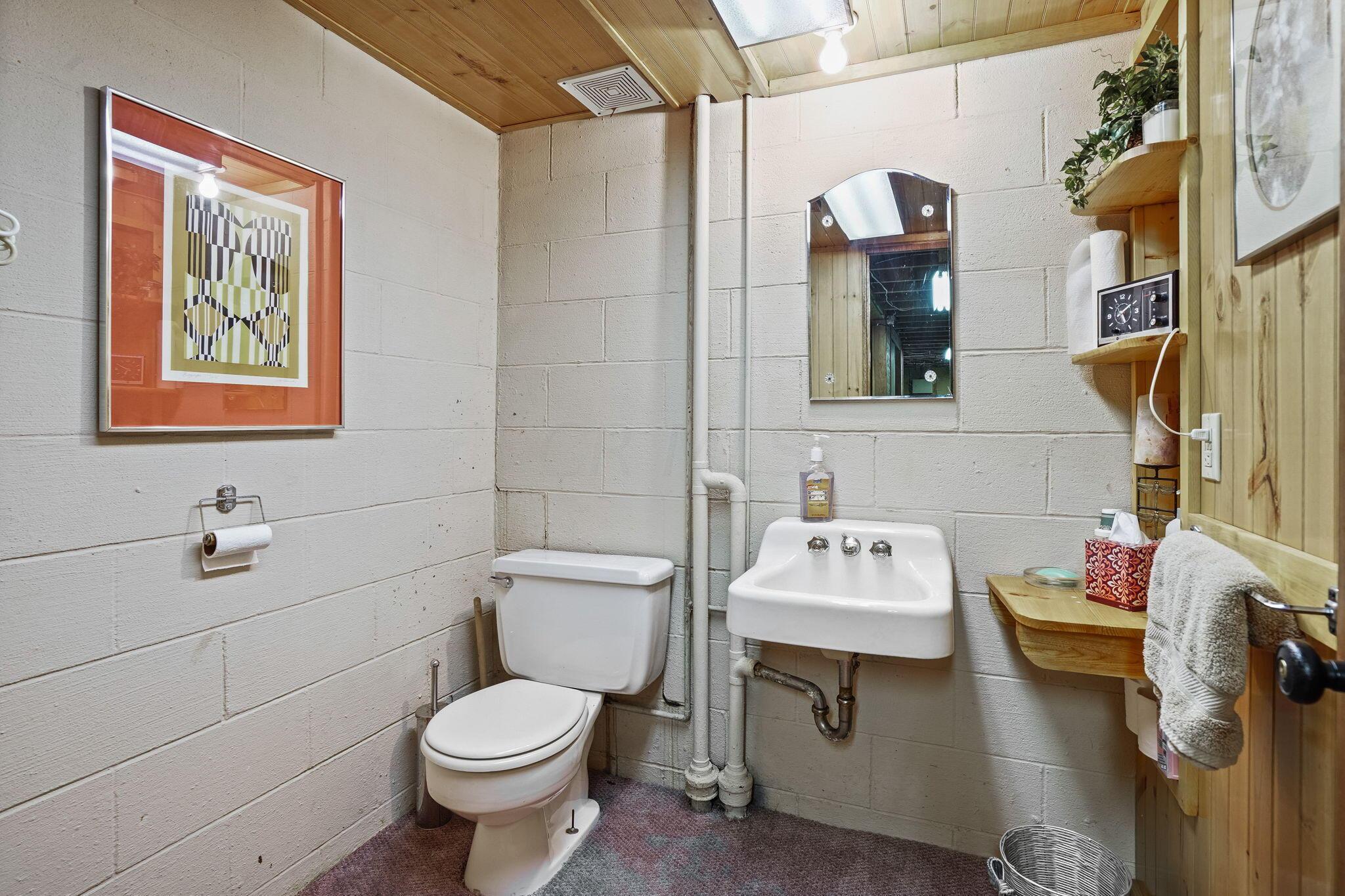 5866 Whitman Road Columbus, OH 43213 - Photo 40 of 51 Basement Bath