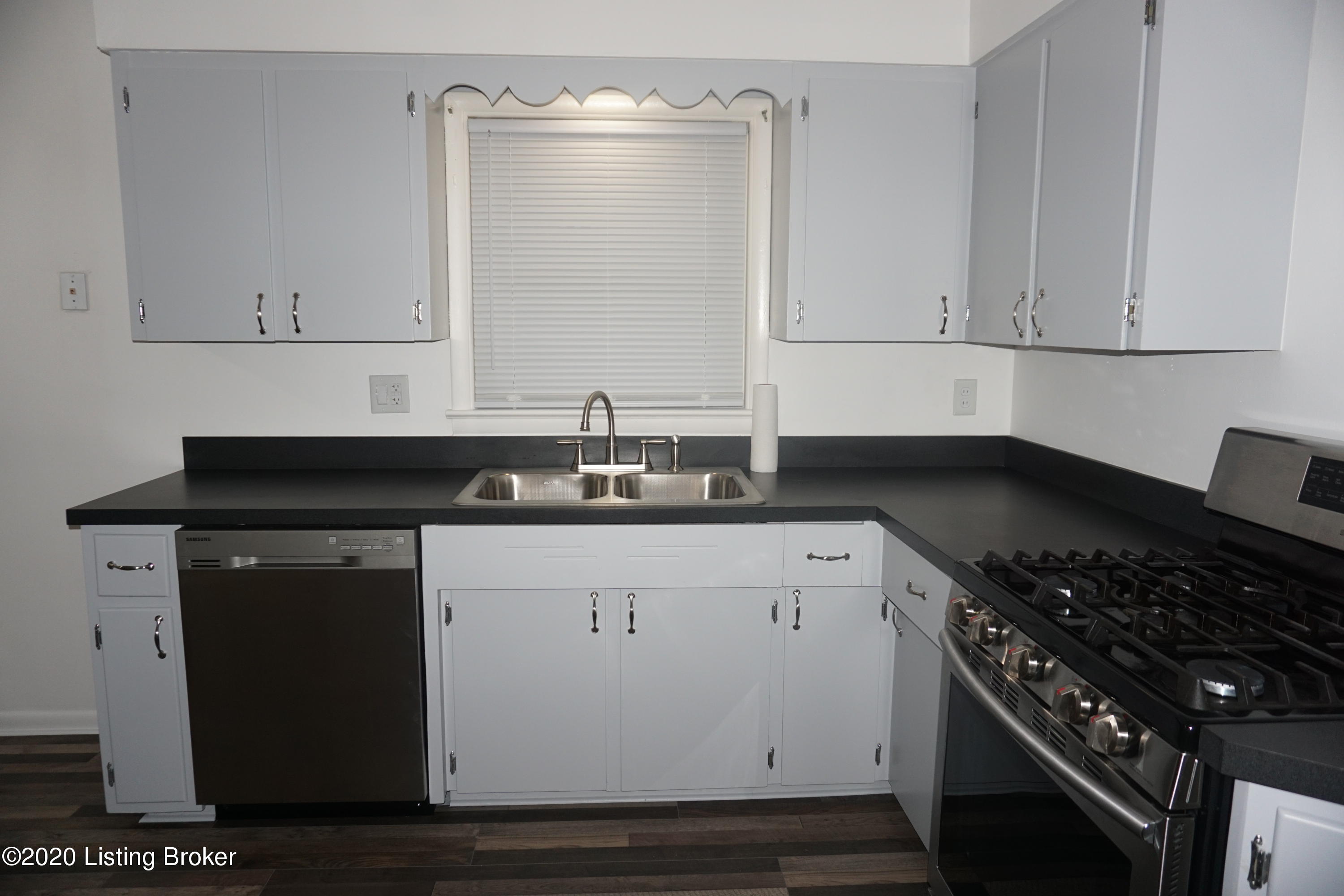 11200 Deering Road Louisville, KY 40272 - Photo 9 of 26 DSC03143