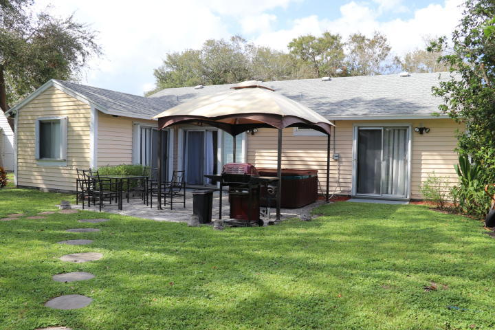 6288 Launch Club Circle Jupiter, FL 33458 - Photo 10 of 12 backyard