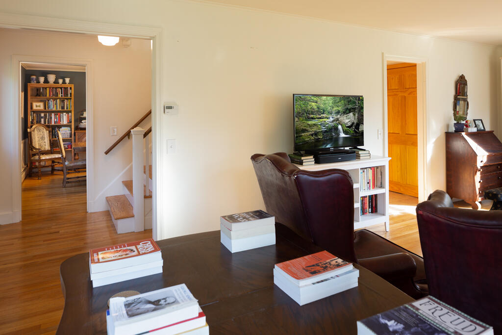 16 North Riverside Drive Waterville, ME 04901 - Photo 9 of 23 Living Room
