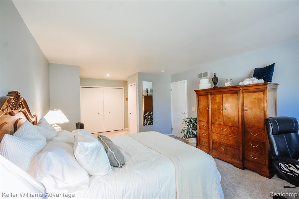 29632 Middlebelt Road, Unit 2704 Farmington Hills, MI 48334 - Photo 16 of 19