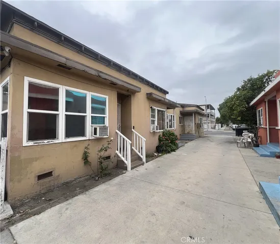 $1,395 | 6916 South Main Street, Unit 1/2, Los Angeles, CA 90003