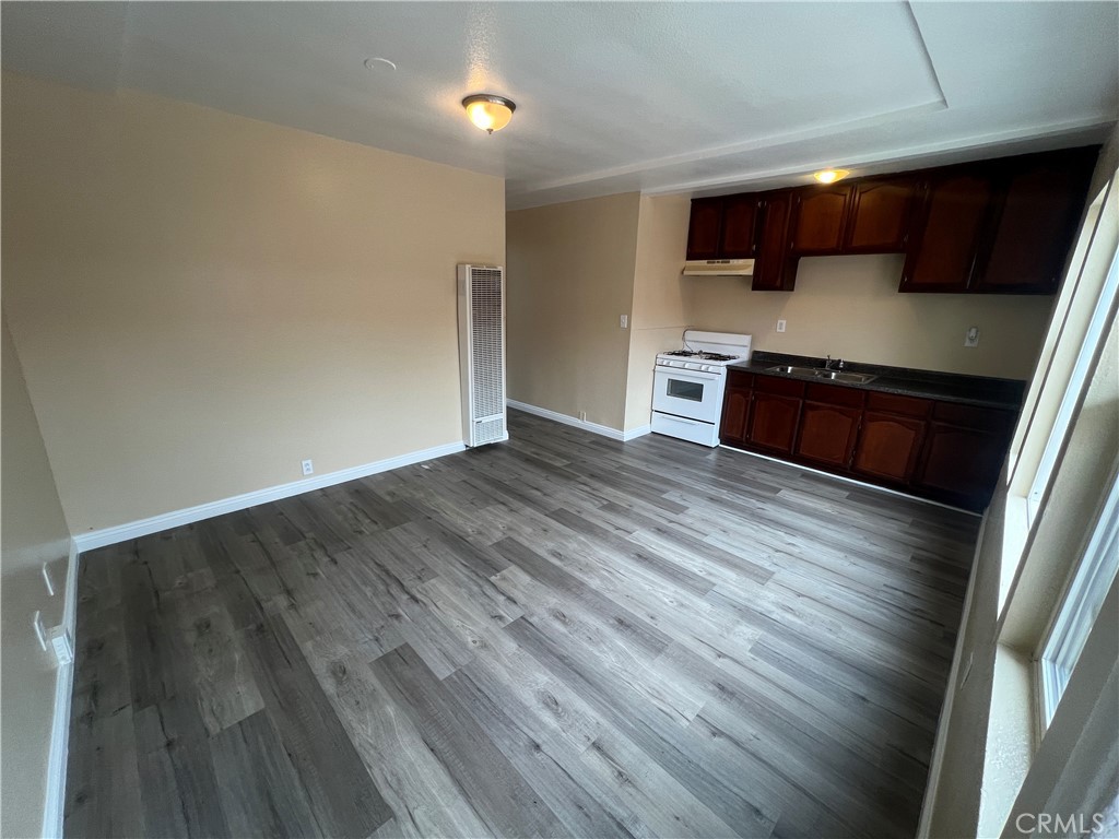 6916 South Main Street, Unit 1/2 Los Angeles, CA 90003 - Photo 3 of 9