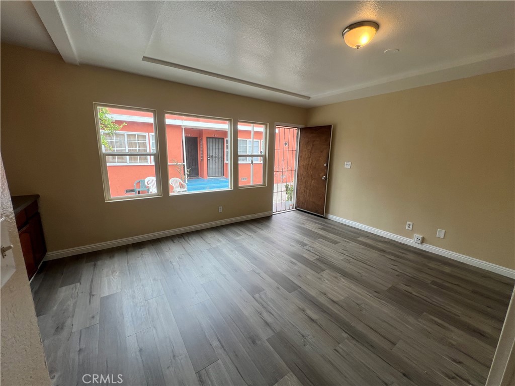 6916 South Main Street, Unit 1/2 Los Angeles, CA 90003 - Photo 4 of 9