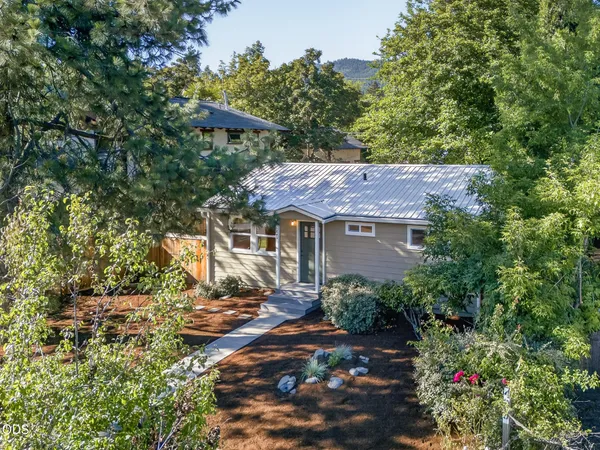 $600,000 | 840 B Street, Ashland, OR 97520