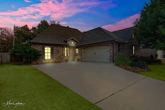$317,000 | 512 Chinquipin Drive, Bossier City, LA 71111