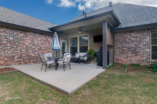 $317,000 | 512 Chinquipin Drive, Bossier City, LA 71111