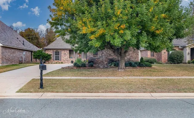 $317,000 | 512 Chinquipin Drive, Bossier City, LA 71111