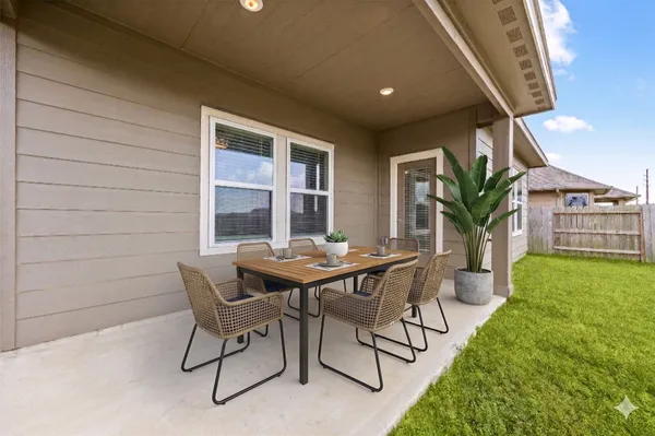 a view of a back yard