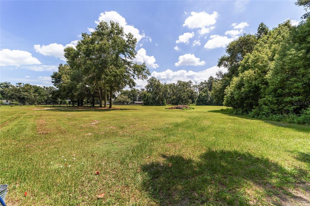 3200 Northeast 97th Street Road Anthony, FL 32617 - Photo 67 of 75 a view of a tennis court