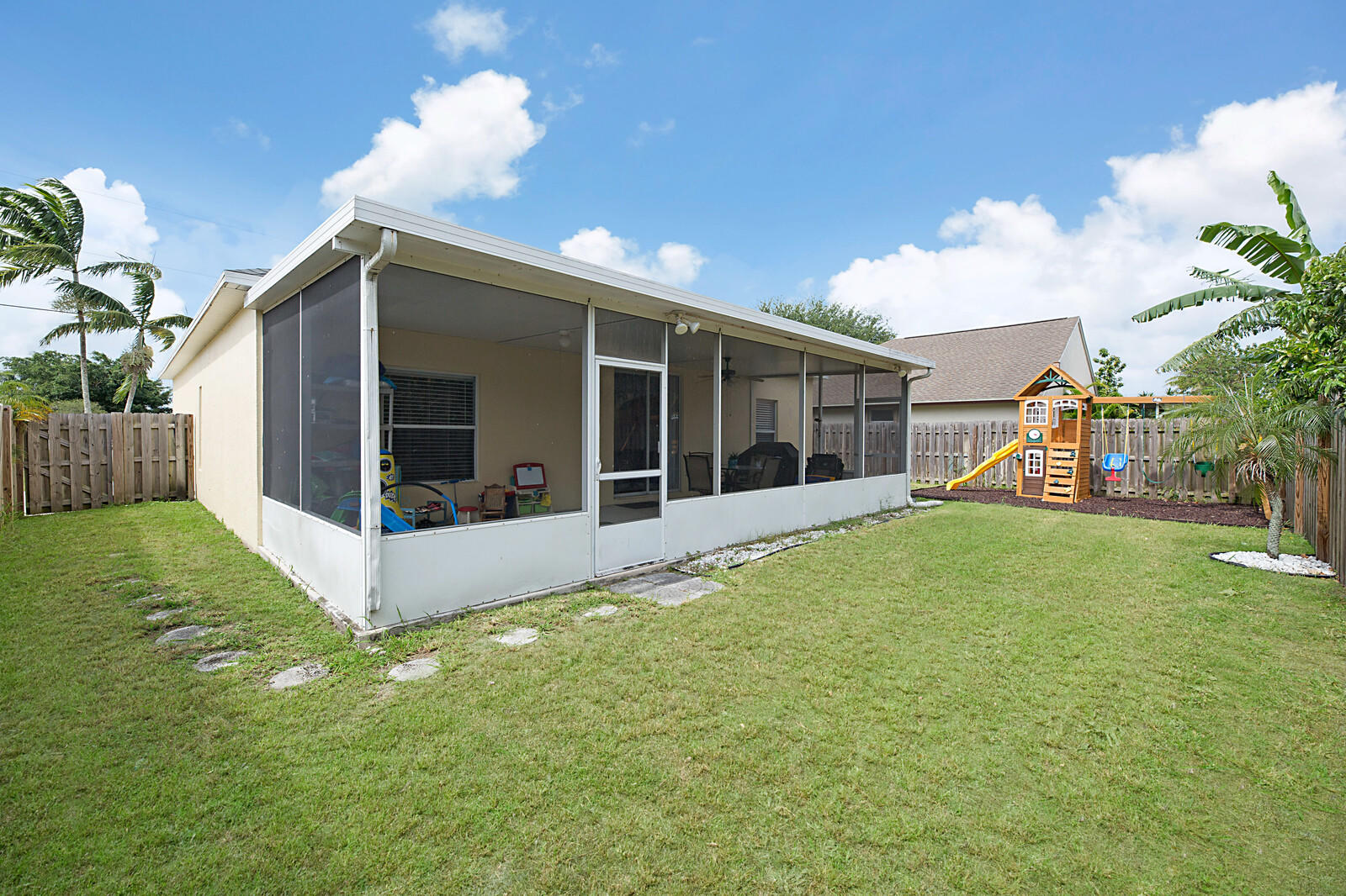 6378 Hollywood Street Jupiter, FL 33458 - Photo 19 of 20 Backyard view