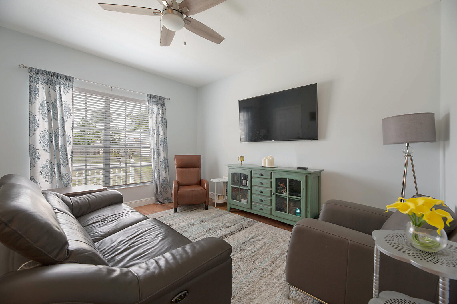 6378 Hollywood Street Jupiter, FL 33458 - Photo 3 of 20 Living room
