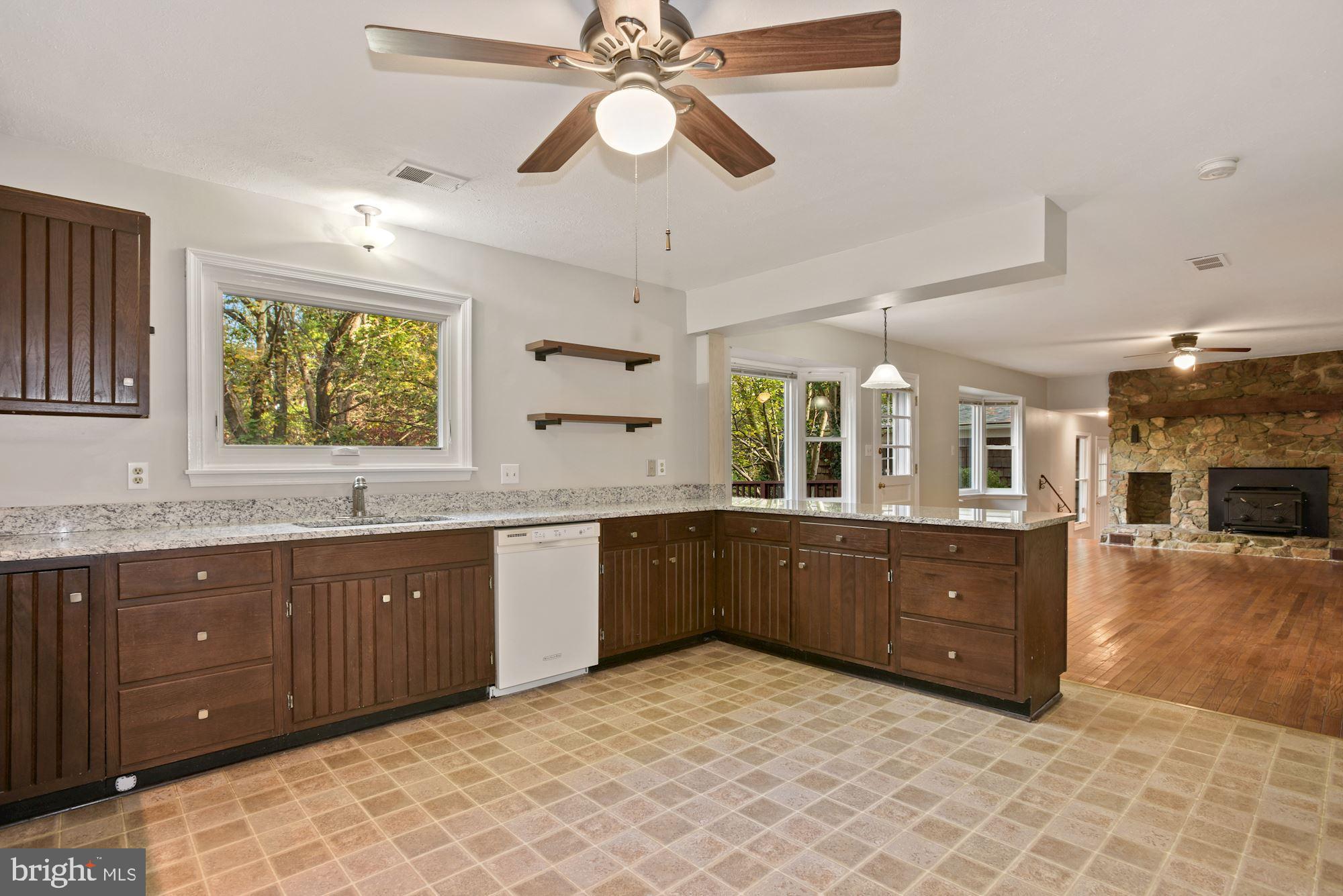 5753 Georgetown Road Broad Run, VA 20137 - Photo 13 of 53 Kitchen with penisula