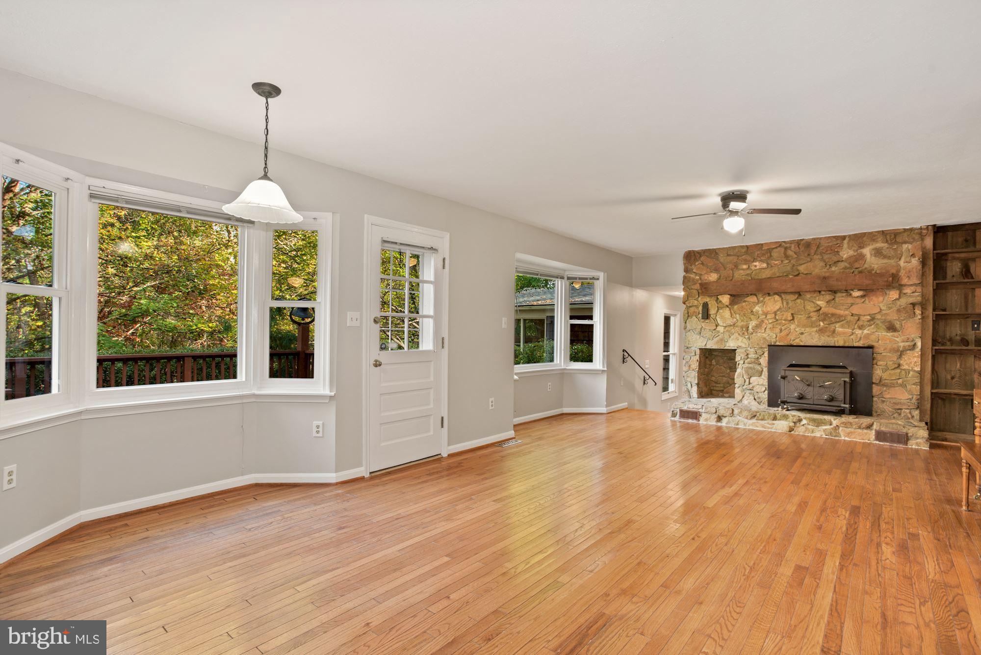 5753 Georgetown Road Broad Run, VA 20137 - Photo 17 of 53 Spacious family room