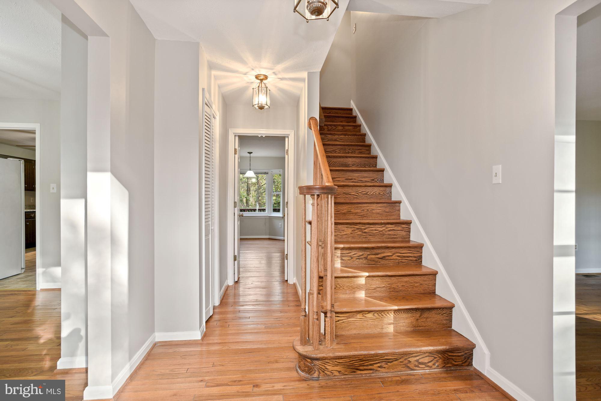 5753 Georgetown Road Broad Run, VA 20137 - Photo 4 of 53 Foyer