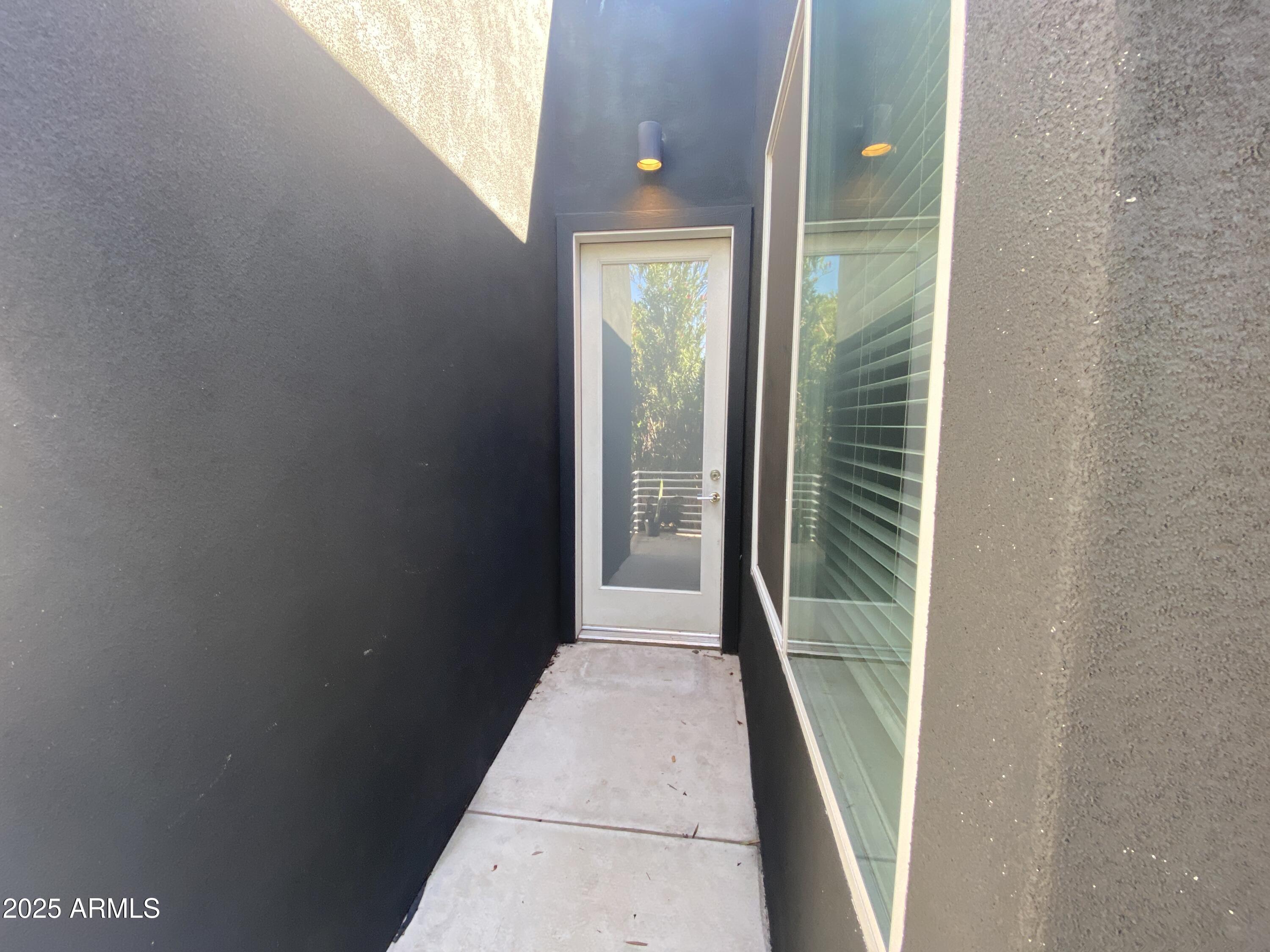 528 West Culver Street, Unit B Phoenix, AZ 85003 - Photo 2 of 7 a view of a hallway