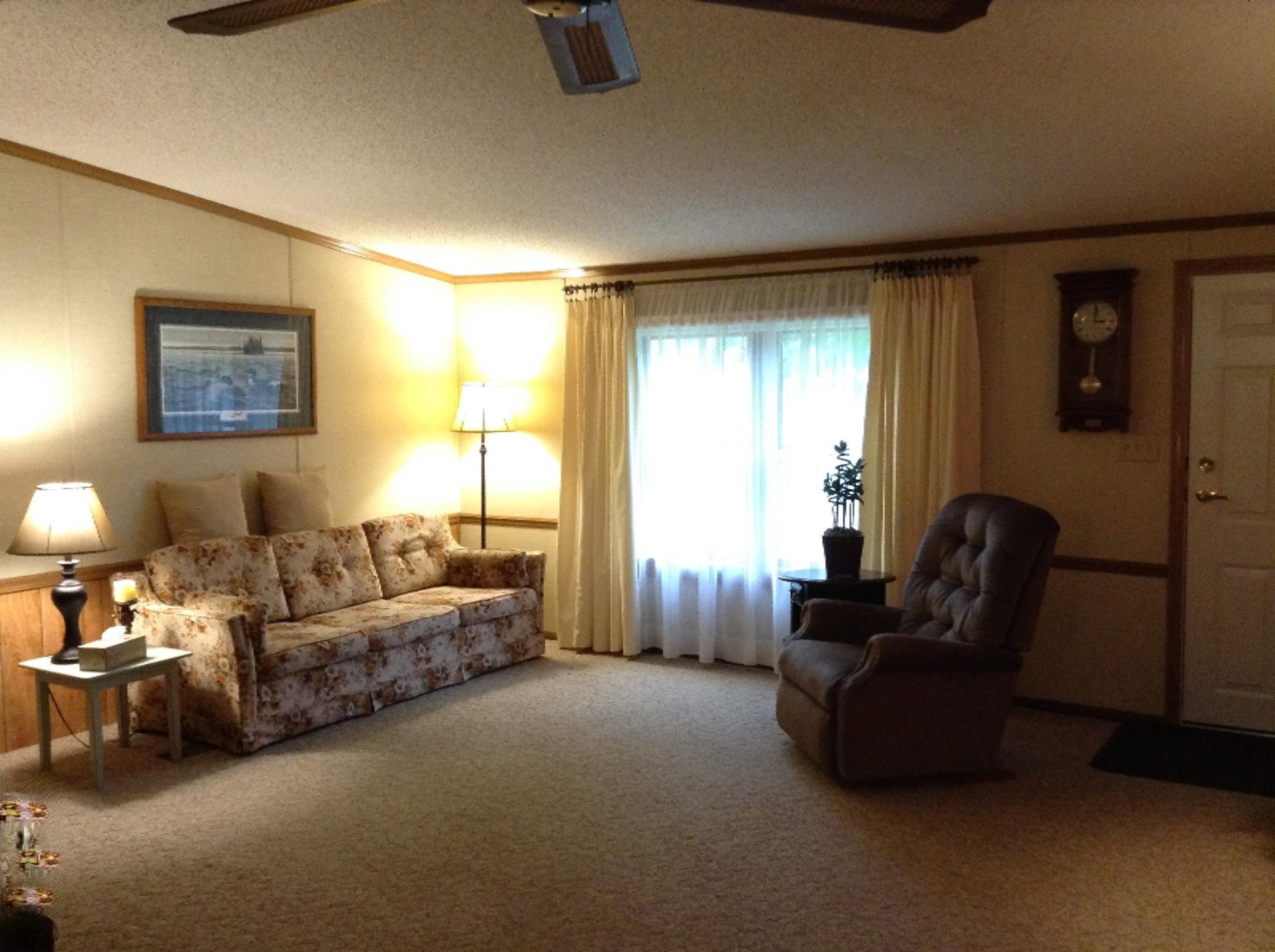 1265 Princeton Road Manistee, MI 49660 - Photo 5 of 36 Living room