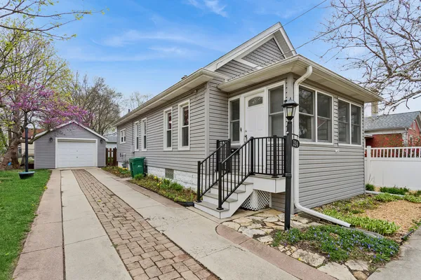 $224,900 | 324 East 13th Street, Lockport, IL 60441