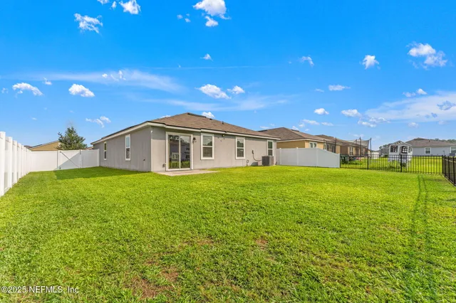 a view of a house with backyard and garden