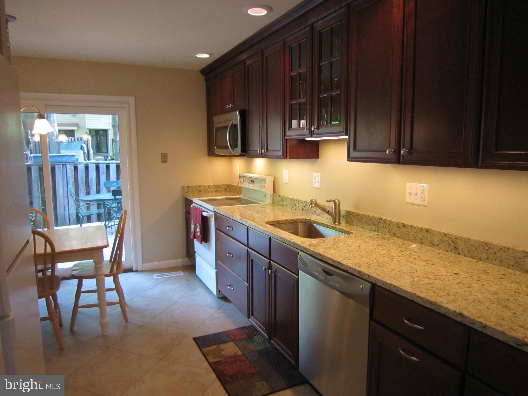 1930 Winterport Cluster Reston, VA 20191 - Photo 18 of 19 Kitchen