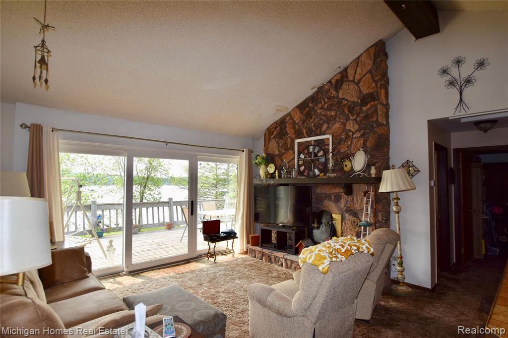 10466 Runyan Lake Road Fenton, MI 48430 - Photo 6 of 17