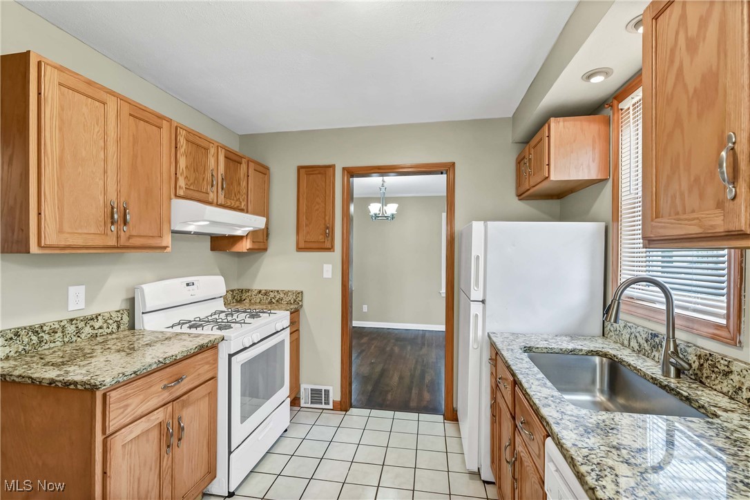 2299 Allison Road Cleveland, OH 44118 - Photo 10 of 18