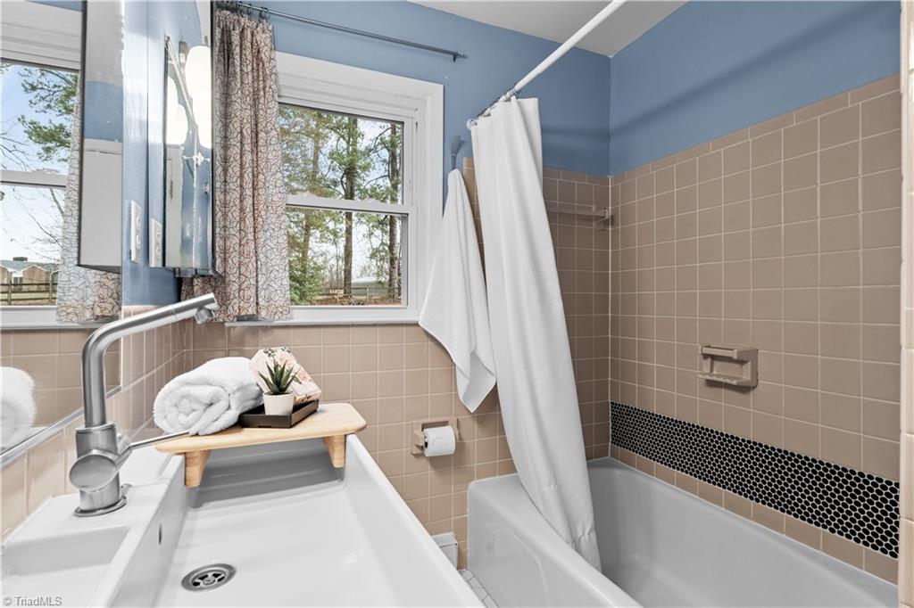 1905 Cardinal Crest Road Greensboro, NC 27406 - Photo 20 of 28