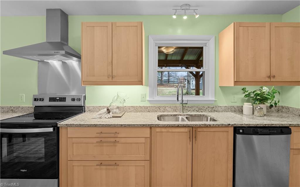 1905 Cardinal Crest Road Greensboro, NC 27406 - Photo 7 of 28