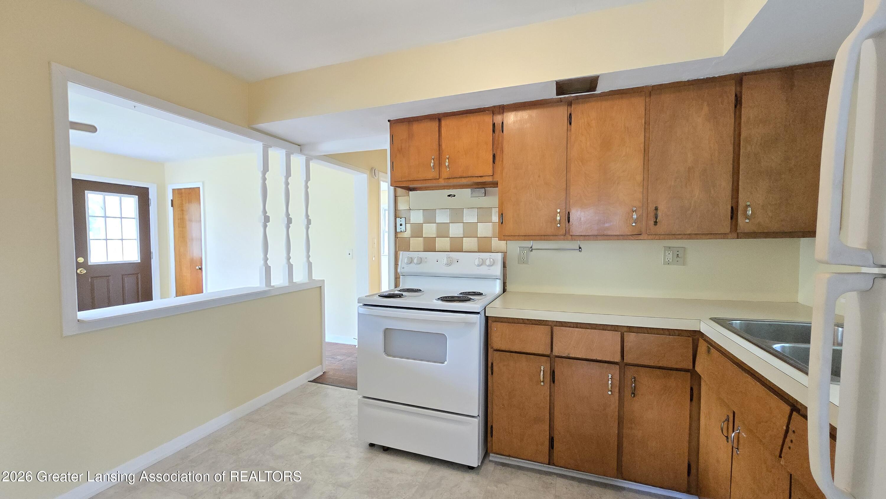 1220 Whyte Street Lansing, MI 48906 - Photo 9 of 22 20260609_100236