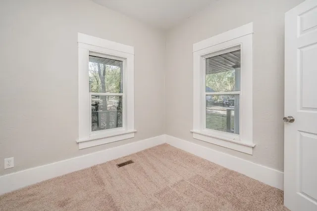 $109,500 | 1424 East 1st Avenue, Winfield, KS 67156