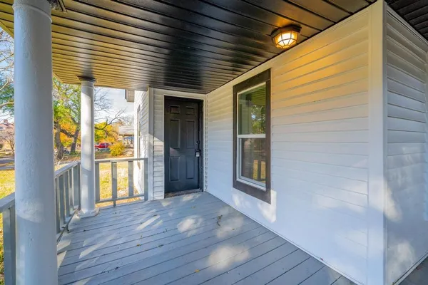 $109,500 | 1424 East 1st Avenue, Winfield, KS 67156
