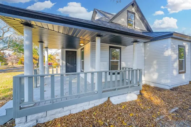 $109,500 | 1424 East 1st Avenue, Winfield, KS 67156