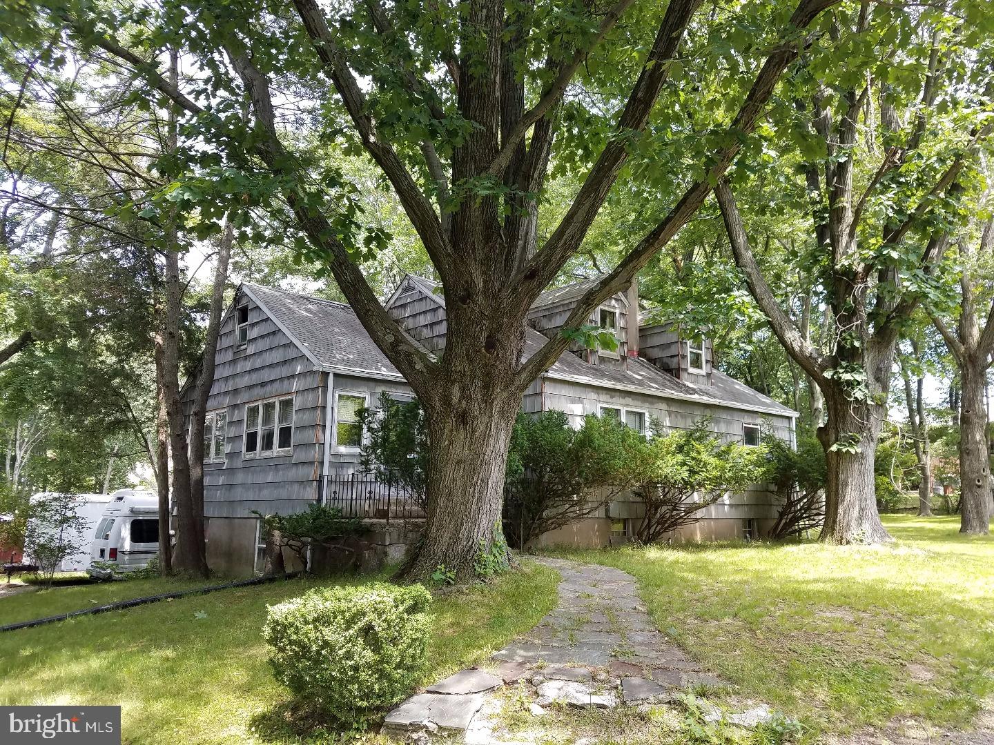 525 Allens Lane Southampton, PA 18966 - Photo 1 of 19 Exterior Front