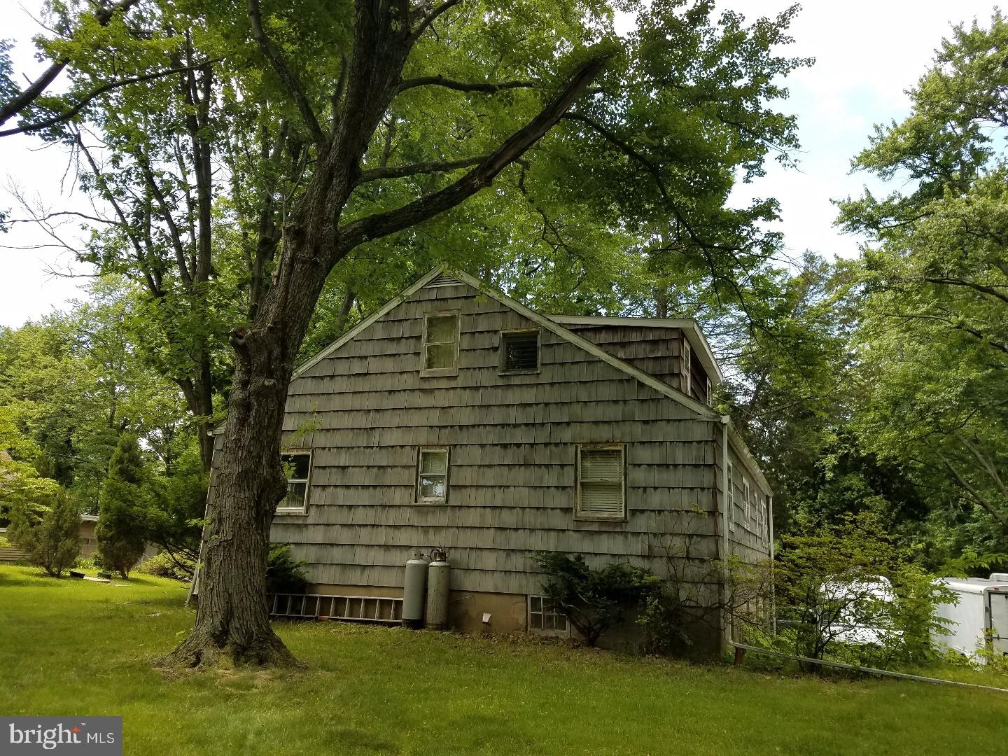 525 Allens Lane Southampton, PA 18966 - Photo 4 of 19 Exterior Side